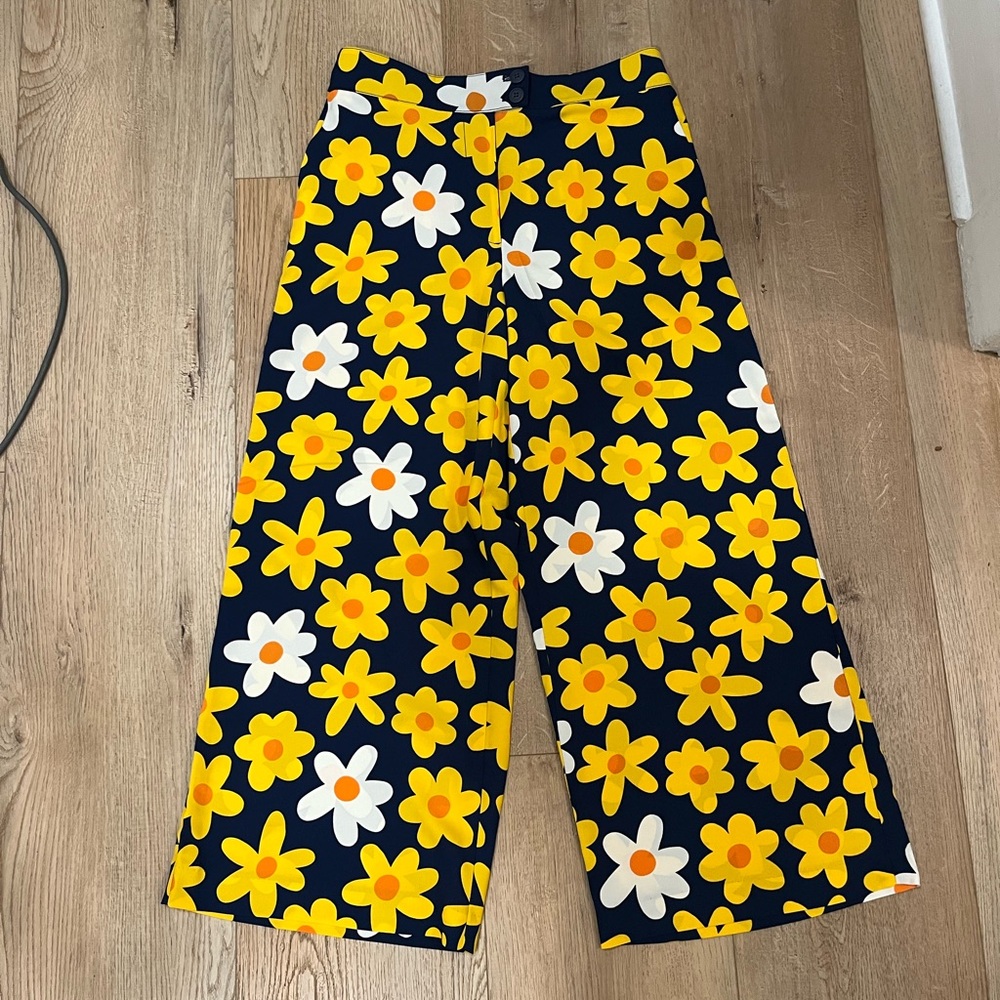 ModCloth daisy print pants M